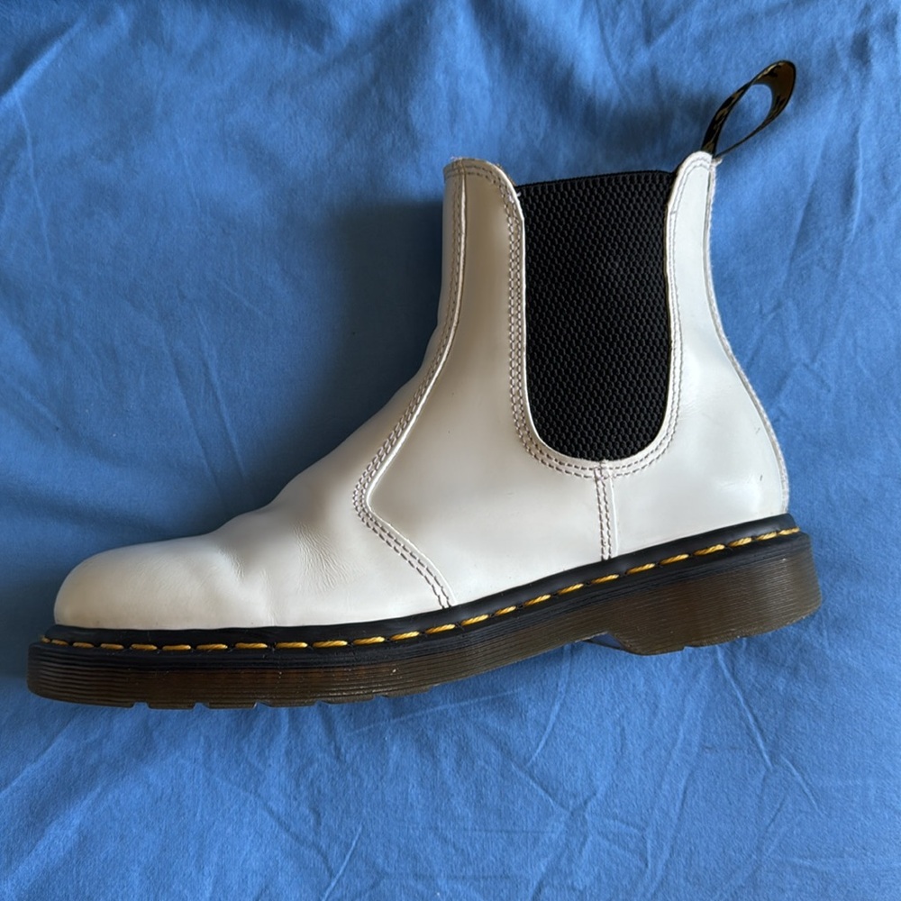 SALE DR. MARTENS WOMEN'S 2976 YELLOW STITCH SMOOTH LEATHER CHELSEA White size 8 - Picture 5 of 13